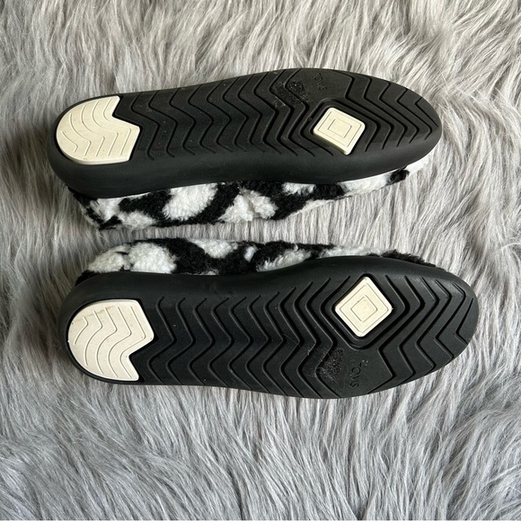 TOMS Slip On Shoes Womens Size 7 Black White Fuzzy Hearts Lightweight - Picture 6 of 6